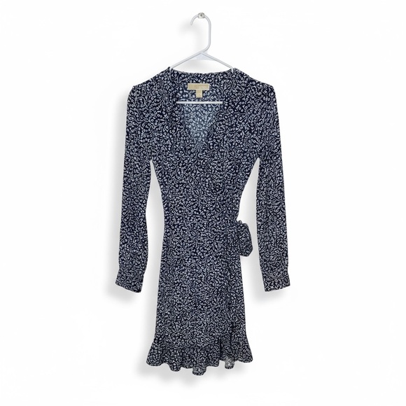 Michael Kors Blue and White Patterned Top 100% Silk XXS - Picture 3 of 9